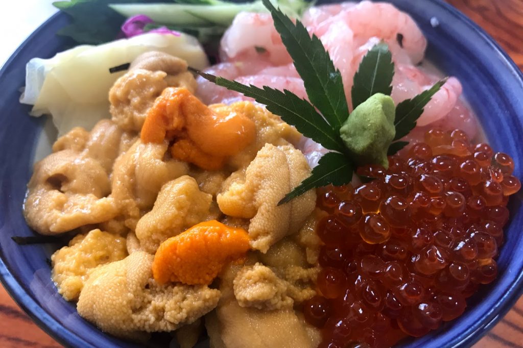 積丹美国の純の店の三色丼