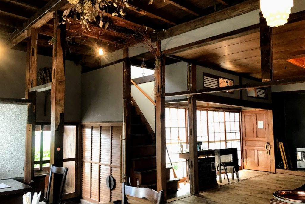 函館の古民家カフェ「シプル」 の一階