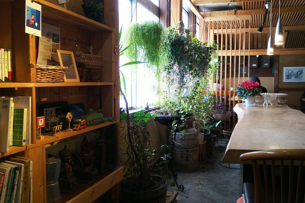真駒内のカフェ珈琲工房柏丘の店内