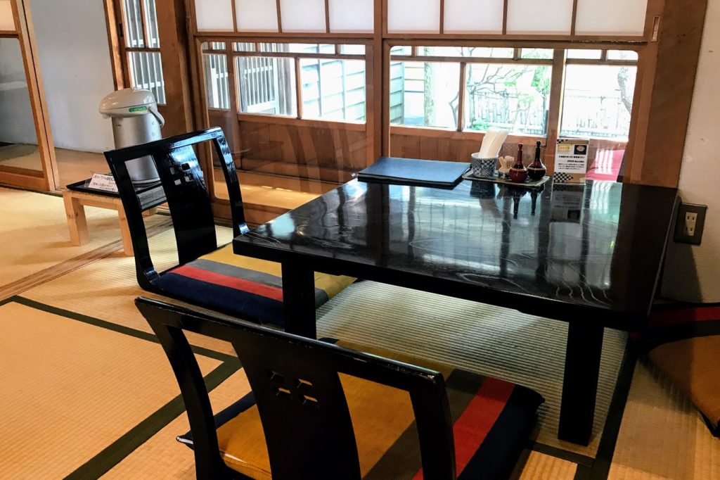函館の久留葉の畳の座席