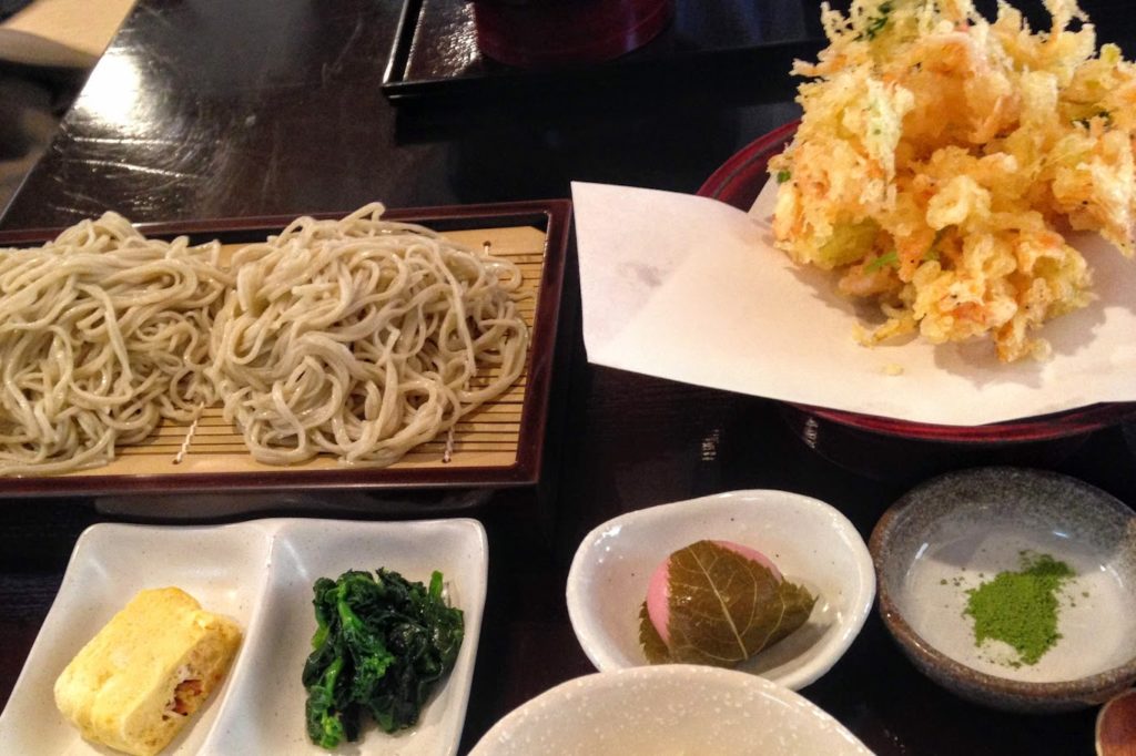 函館の久留葉の蕎麦と桜エビのかき揚げ