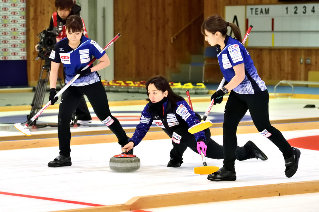 アドヴィックス常呂カーリングホールの日本選手権よりロコ・ソラーレメンバー