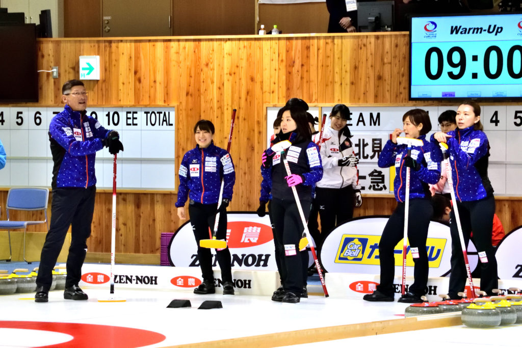 アドヴィックス常呂カーリングホールの日本選手権のロコ・ソラーレメンバー