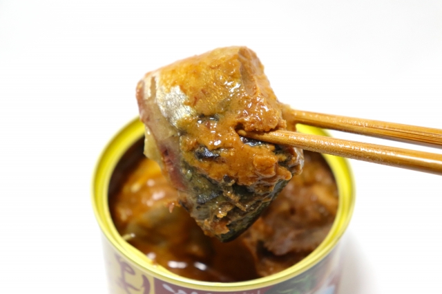 サバ味噌煮缶