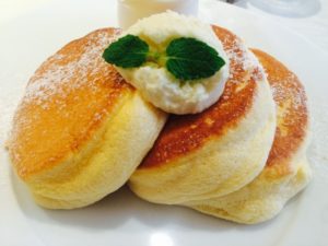 「つぶれない店」ふわふわスフレパンケーキのレシピ！ABCクッキング！
