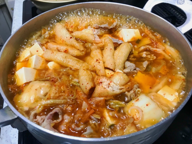 油揚げ入りのキムチ鍋