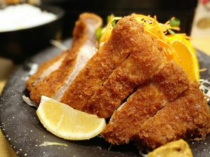 「逆転人生」とんかつ店「まるかつ」！金子友則のSNSや無料食堂とは？