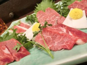 「バナナマンのせっかくグルメ」熊本の馬肉の名店、絶品ラーメン、ヒライのちくわサラダ？