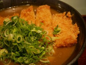 「かみひとえ」俵飯の巨大どんぶり・鶏唐ニンニク塩ダレ飯！EXITが挑戦！