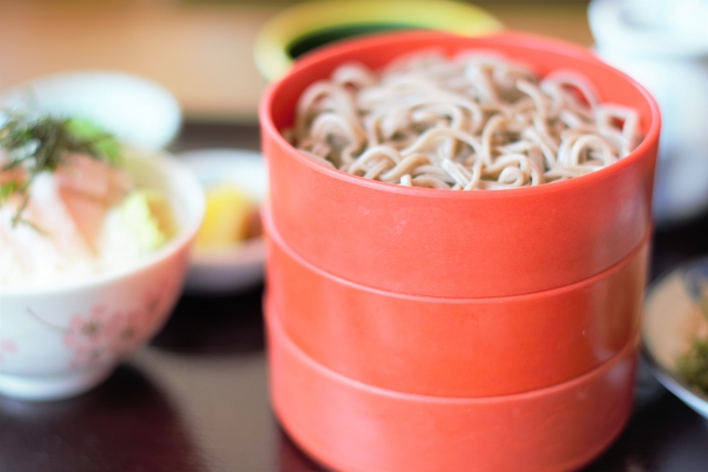 「バナナマンのせっかくグルメ」佐藤栞里&滝沢カレンが出雲で割子そばと海鮮丼？