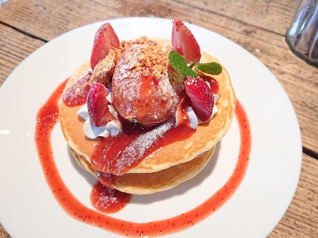 「ごはんジャパン」ふわふわパンケーキ（イチゴ）のレシピ！辻口博啓シェフが伝授！