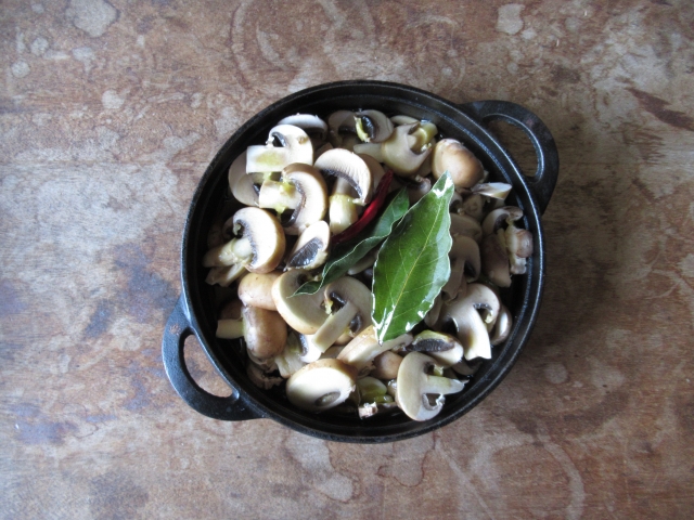 「プロフェッショナル」小林圭のレシピ！マッシュルームのピストゥ（ジェノベーゼ） の作り方！