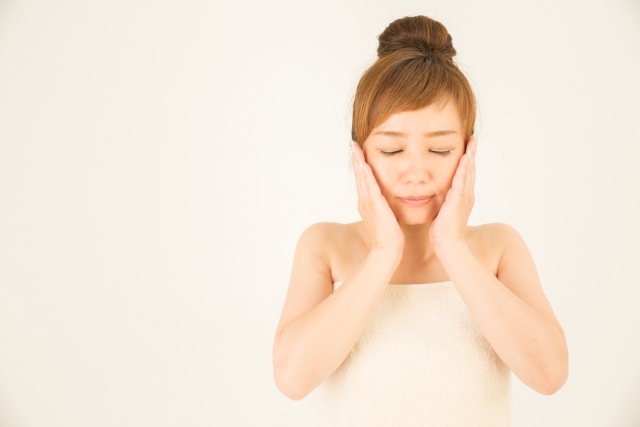 「ヒルナンデス」輪ゴムで顔のむくみ解消！石井亜美のセルフ顔ほぐし！