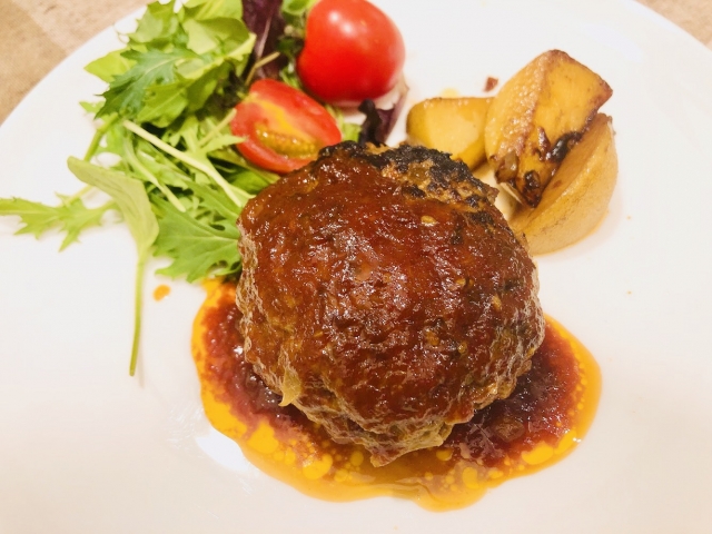 「ニュースな会」カレーピラフバーグのレシピ!ギャル曽根のワンパン料理!