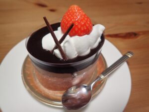 「ZIP」チョコムースケーキのレシピ！きゃらきゃらが牛乳パックやピーラーで？