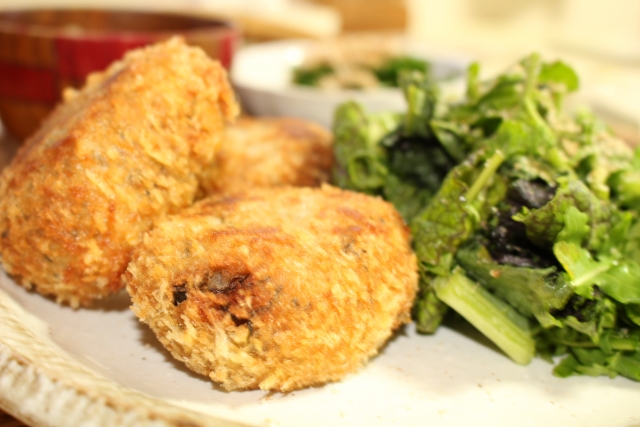 「ノンストップ」「サトイモコロッケ」と「タラの芽のごま和え」のレシピ!ずん飯尾さんのワリカツ飯!