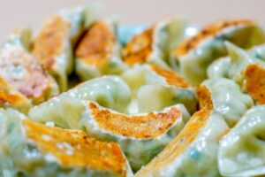 【めざまし】餃子の楽ちんアイテム!包まない餃子や霜山餃子バットやしぼり袋?