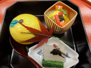 【ごごナマ】林亮平の新玉葱と豚のいりこレモン生姜焼きのレシピ？経歴や「てのしま」について！