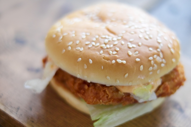 【所ジャパン】ファミチキバーガーのアレンジレシピ！安藤なつのベスト3は？4月5日