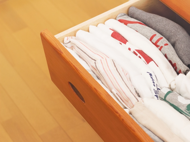 【ヒルナンデス】赤工友里の洋服収納テクニック！縦収納や秒速Tシャツのたたみ方は？4月8日