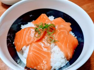 【サタプラ】サーモンのめんつゆ漬け丼のレシピは？ヤマキおすすめ！